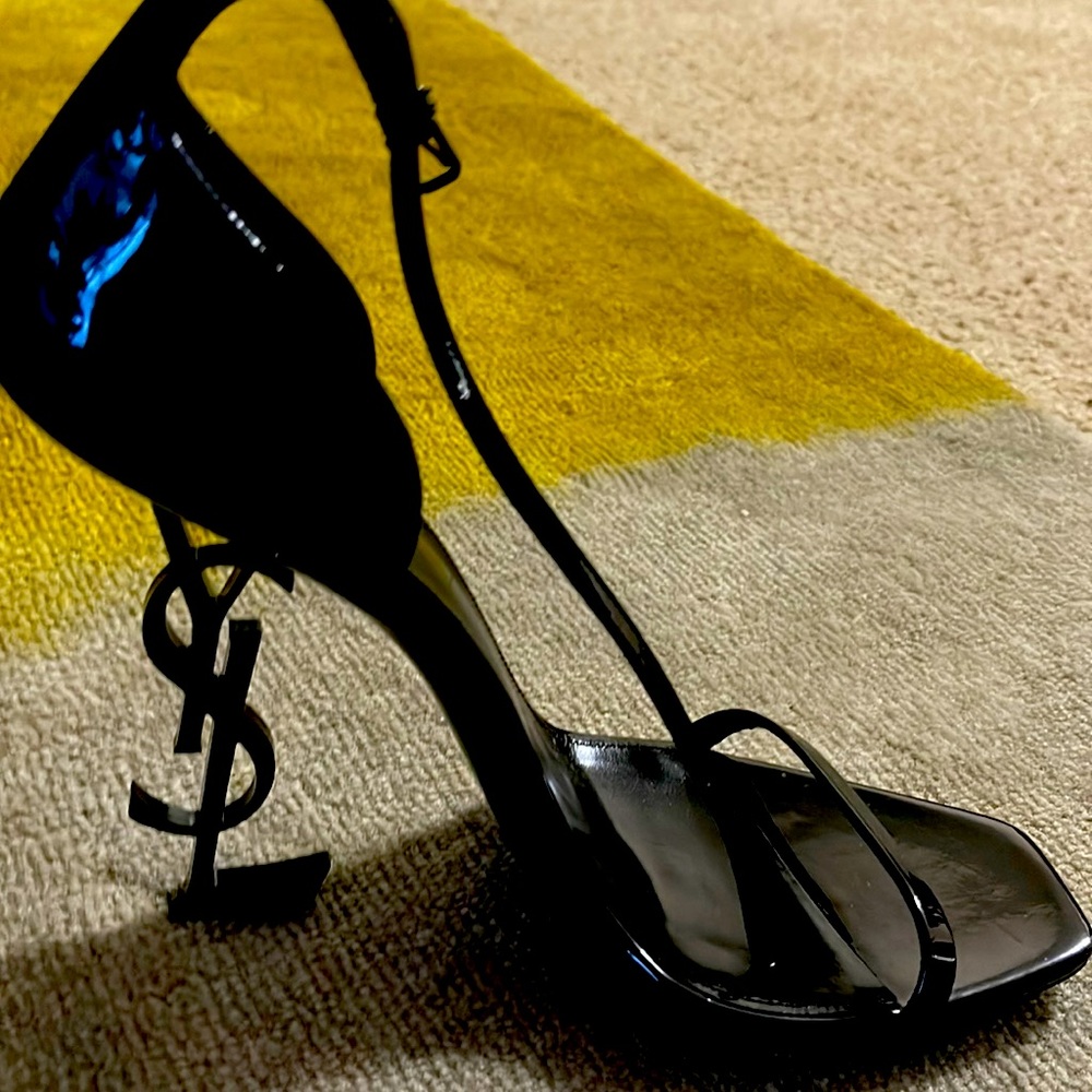 Saint Laurent 110 mm Opyum patent leather sandals. Only worn once.